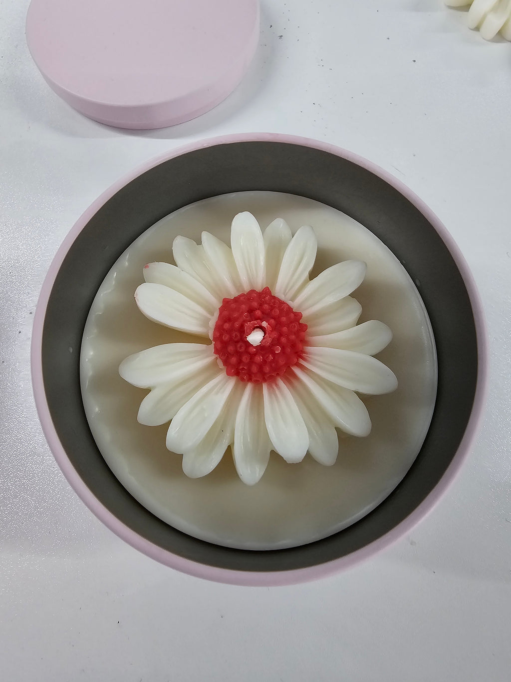Floral Valentine candle - "BE Mine" Message