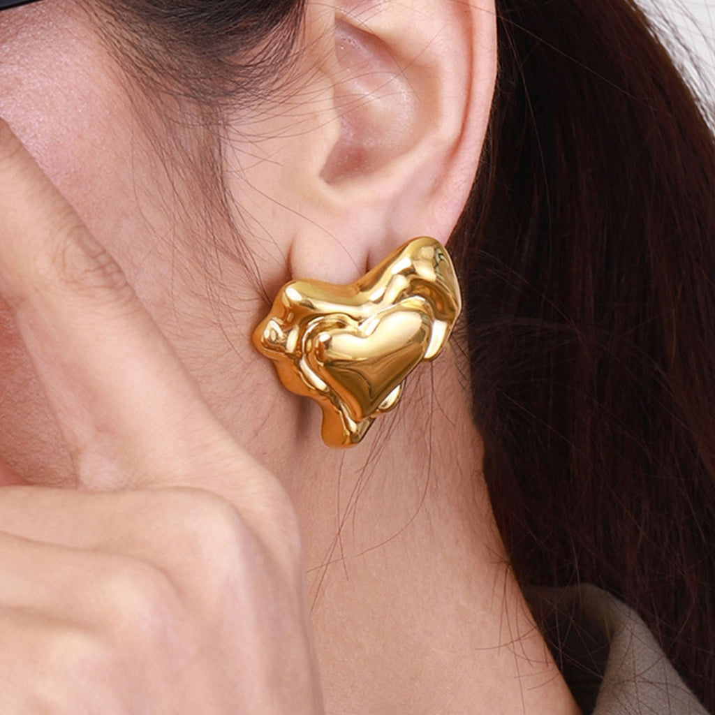 18k gold heart-shaped earrings with exquisite and noble design