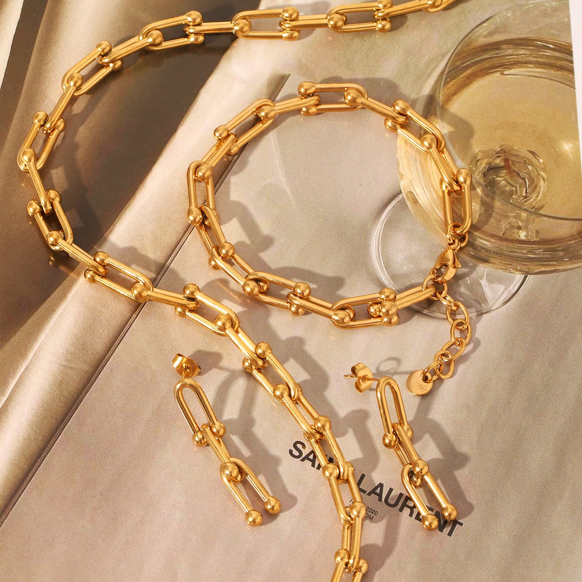 18k gold horseshoe chain bracelet and earrings