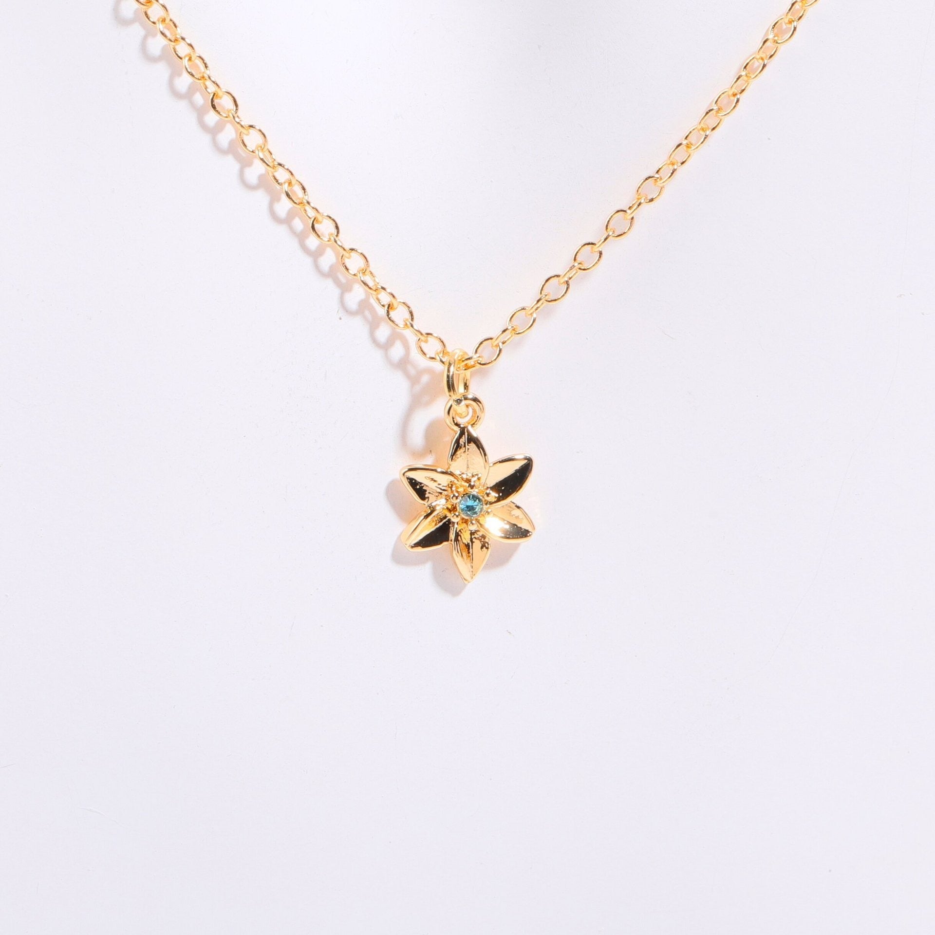 18 Gold December Birth Flower Bracelet