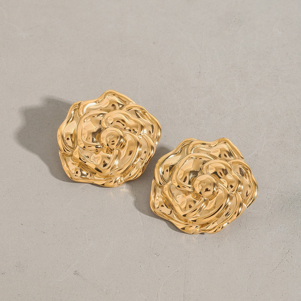 18K gold flower-shaped earrings with textured design