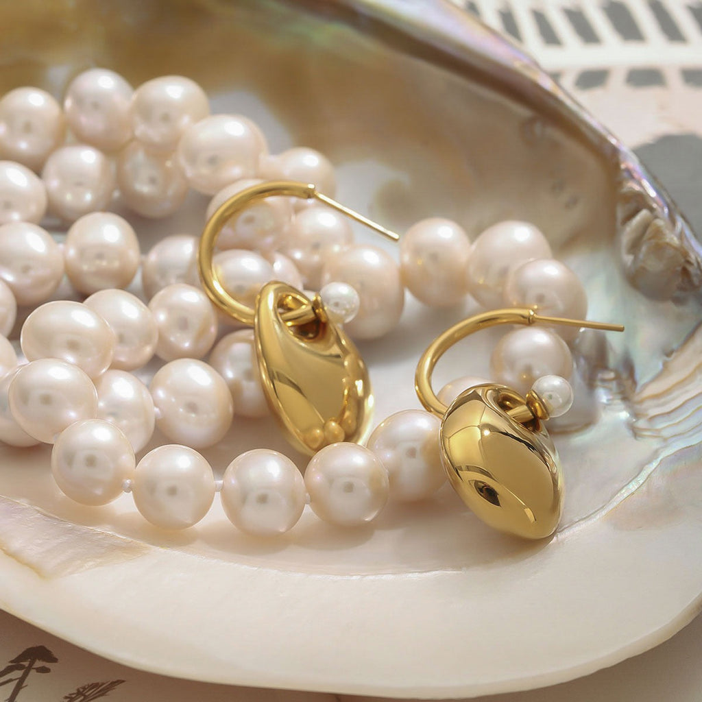 18K gold C-shaped pearl to oval design exquisite and noble earrings