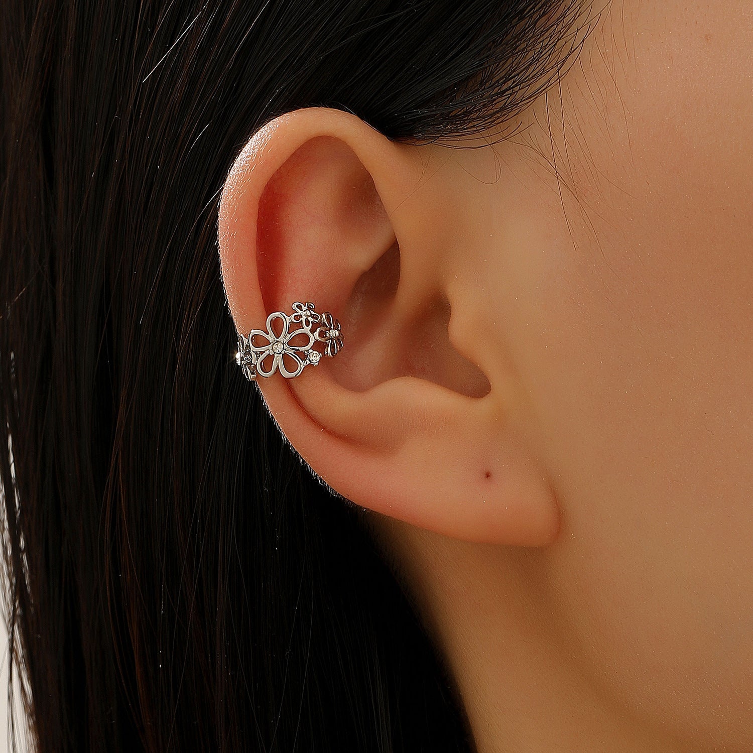 Women's Vintage Engraving Simple Bone Temperament Alloy Ear Clip