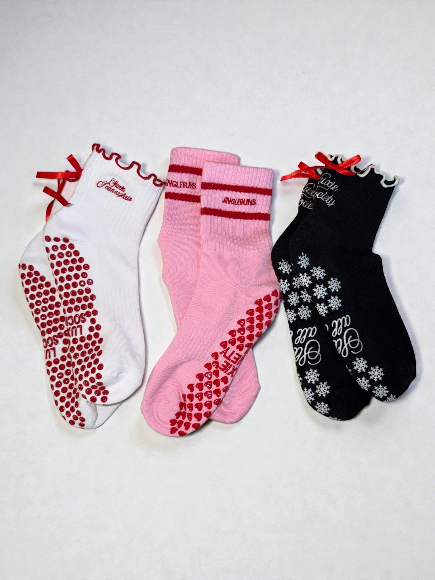 💕 JINGLE BUNS – Pink Holiday Grip Crew Socks