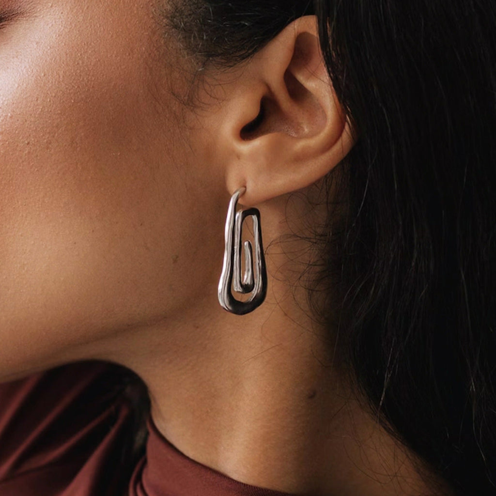 Threaded and hollow design, simple and elegant earrings
