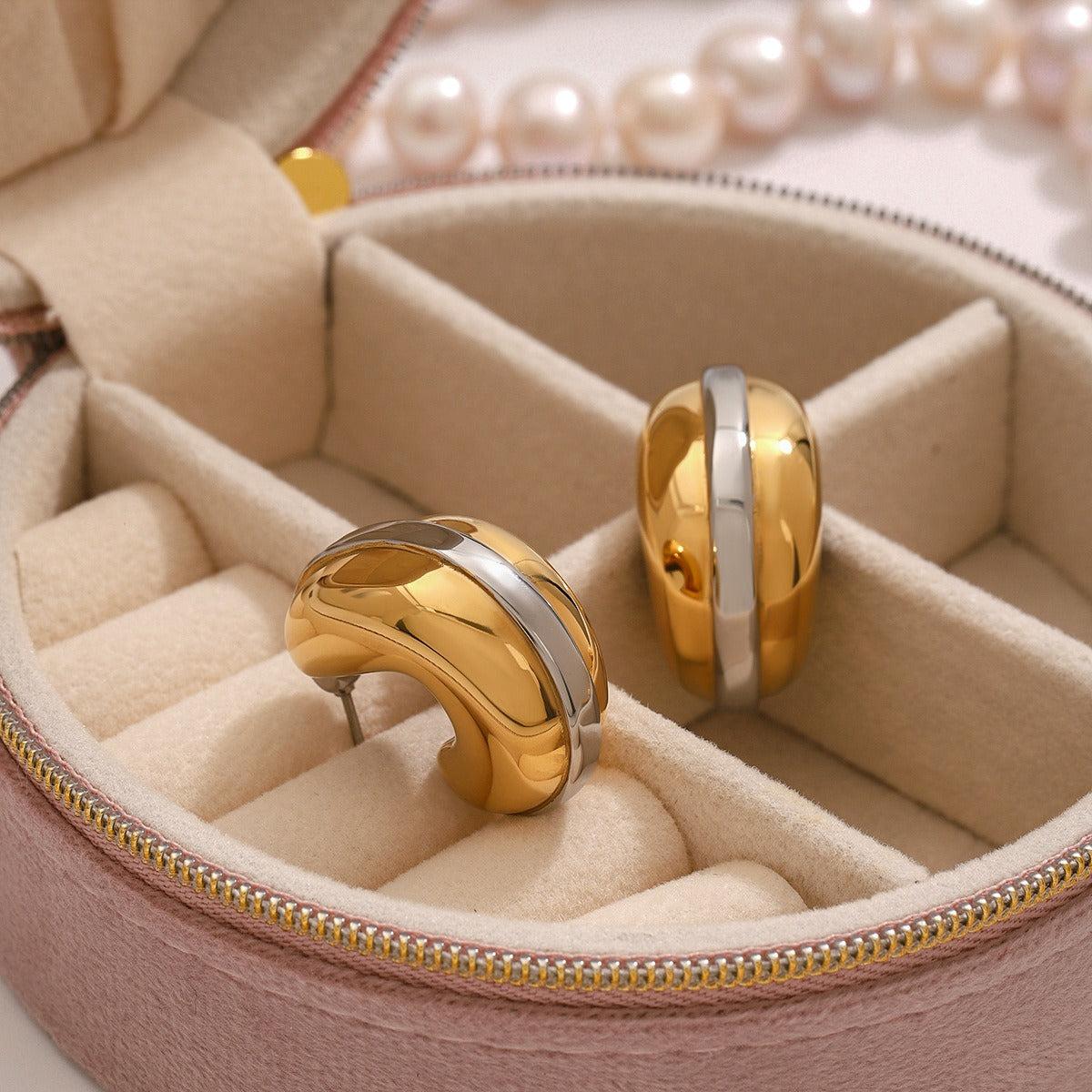 18k gold teardrop-shaped earrings with gold and silver color matching design, simple and unique