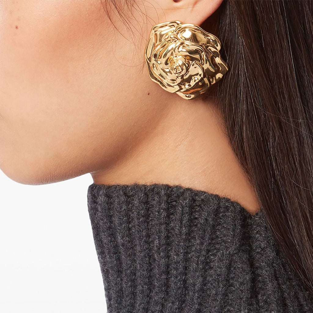 18K gold flower-shaped earrings with textured design