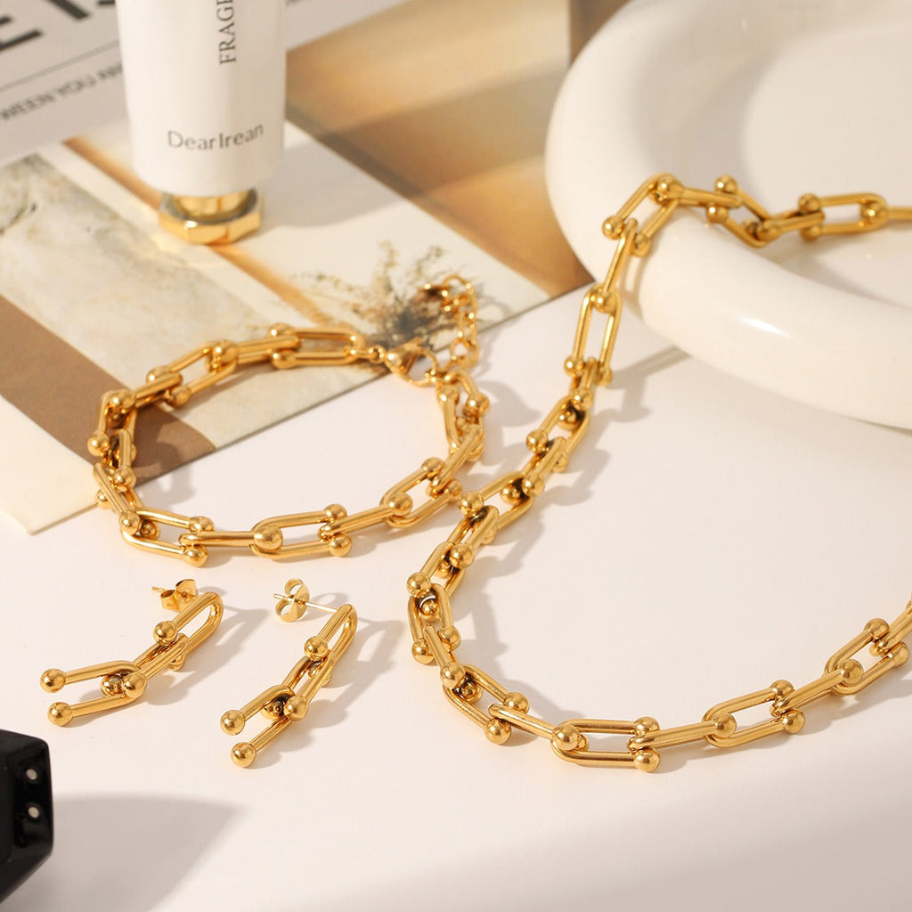18k gold horseshoe chain bracelet and earrings
