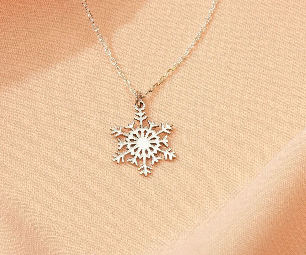 Snowflake Elegance Necklace - Sterling Silver Winter Charm