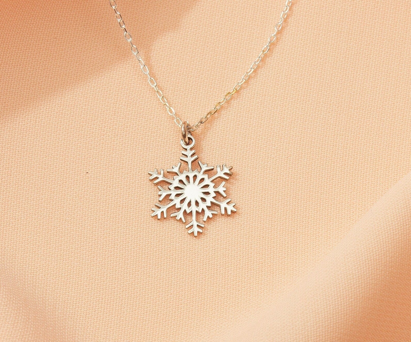 Snowflake Elegance Necklace - Sterling Silver Winter Charm