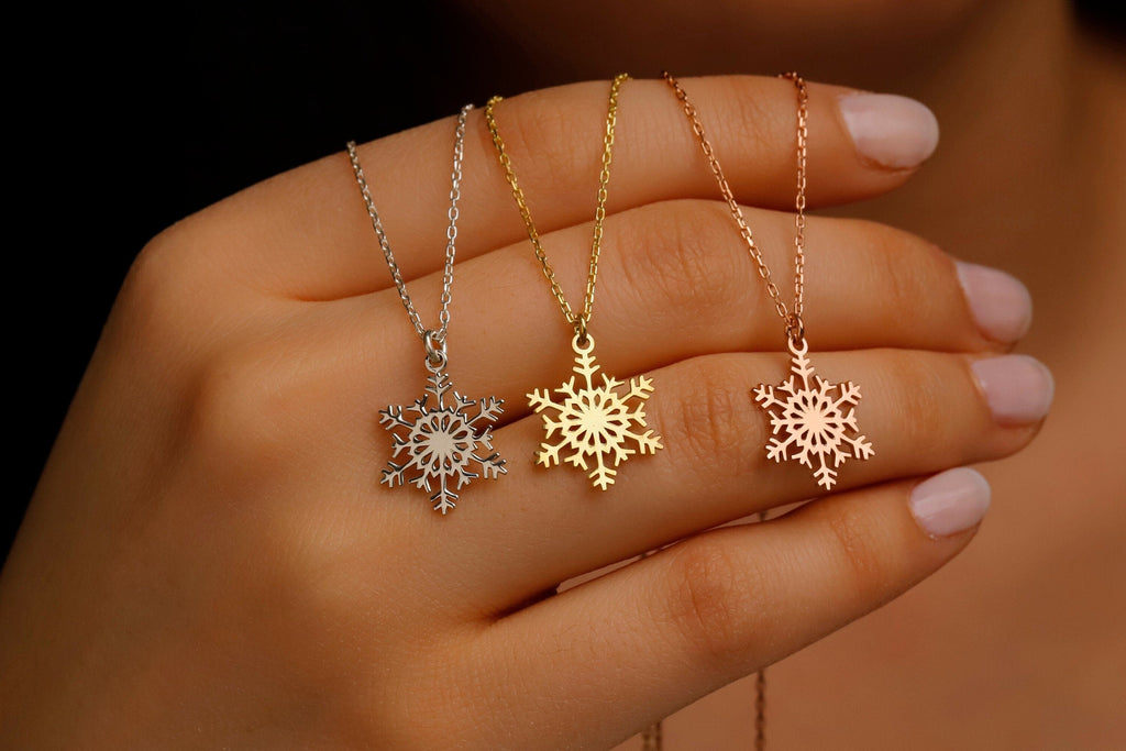 Snowflake Elegance Necklace - Sterling Silver Winter Charm