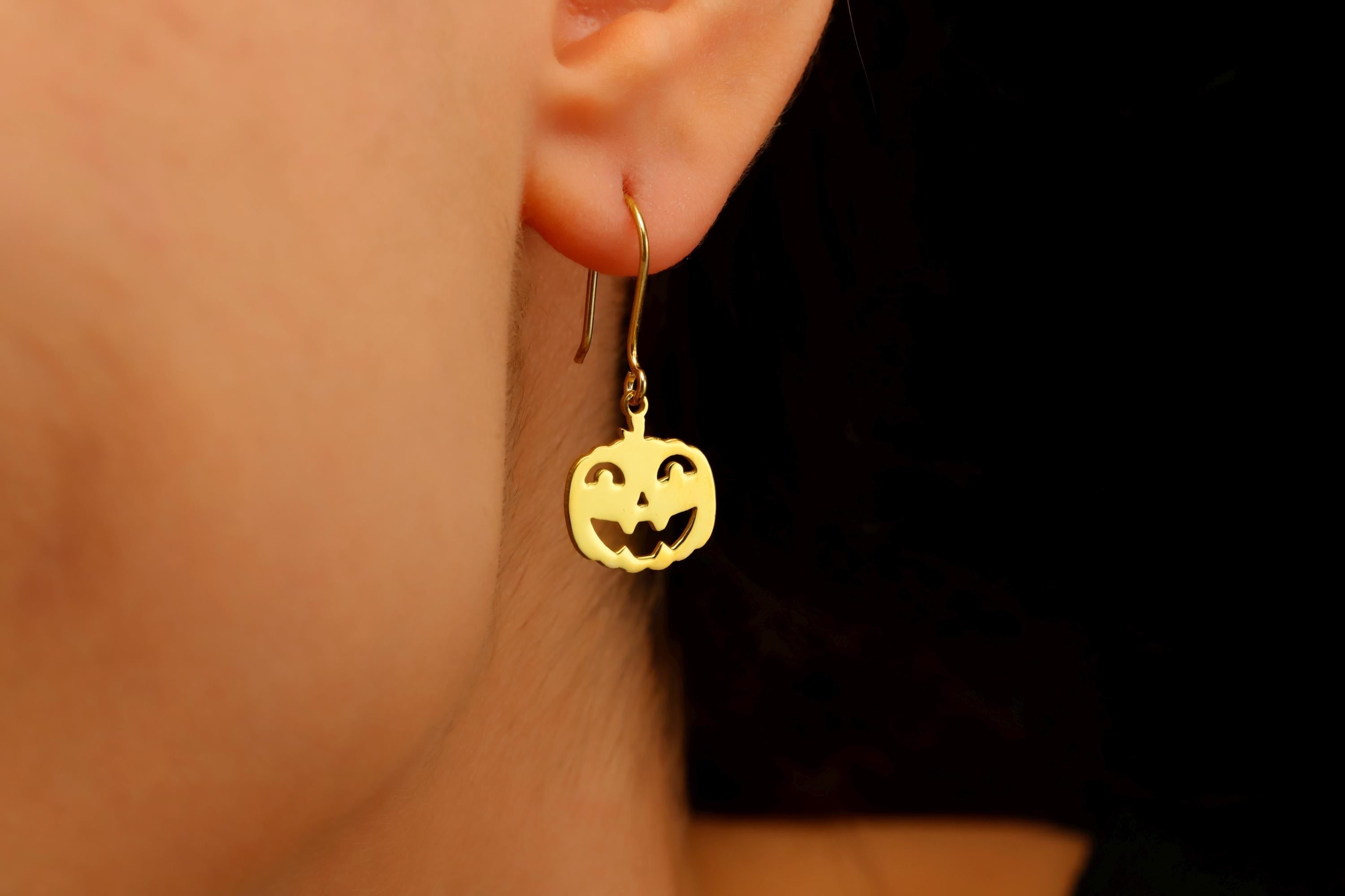 Silver Pumpkin Dangle Earrings - Whimsical Charms for Spooky Style
