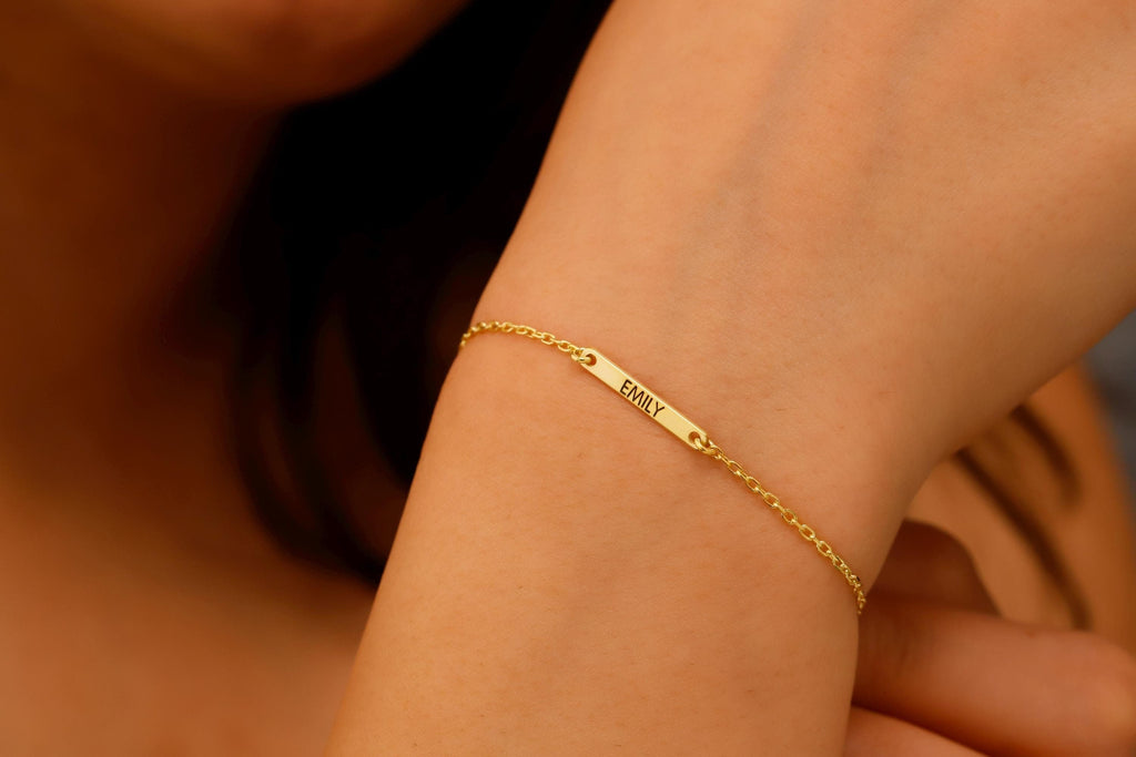 Engraved Bar Bracelet - Stylish Paper Clip Chain